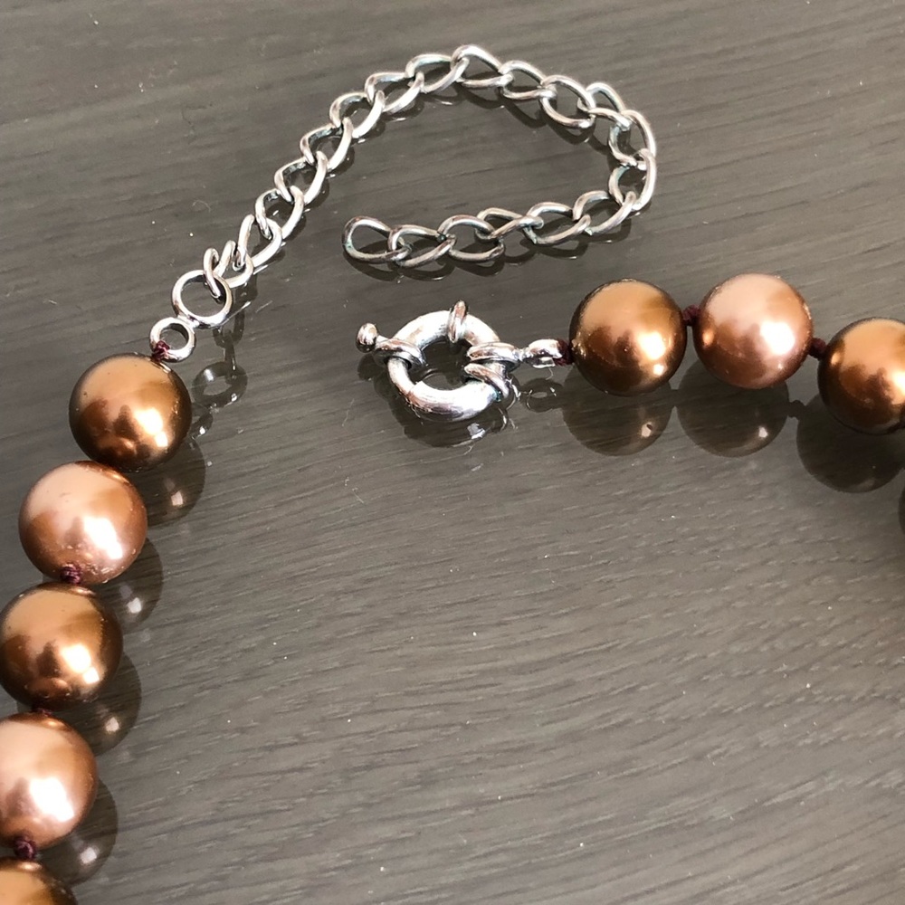 Brown faux pearl necklace - Picture 4 of 8